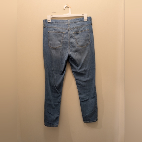 Universal Thread Women's Light Blue Mid Rise Skinny Jeans - Picture 4 of 6